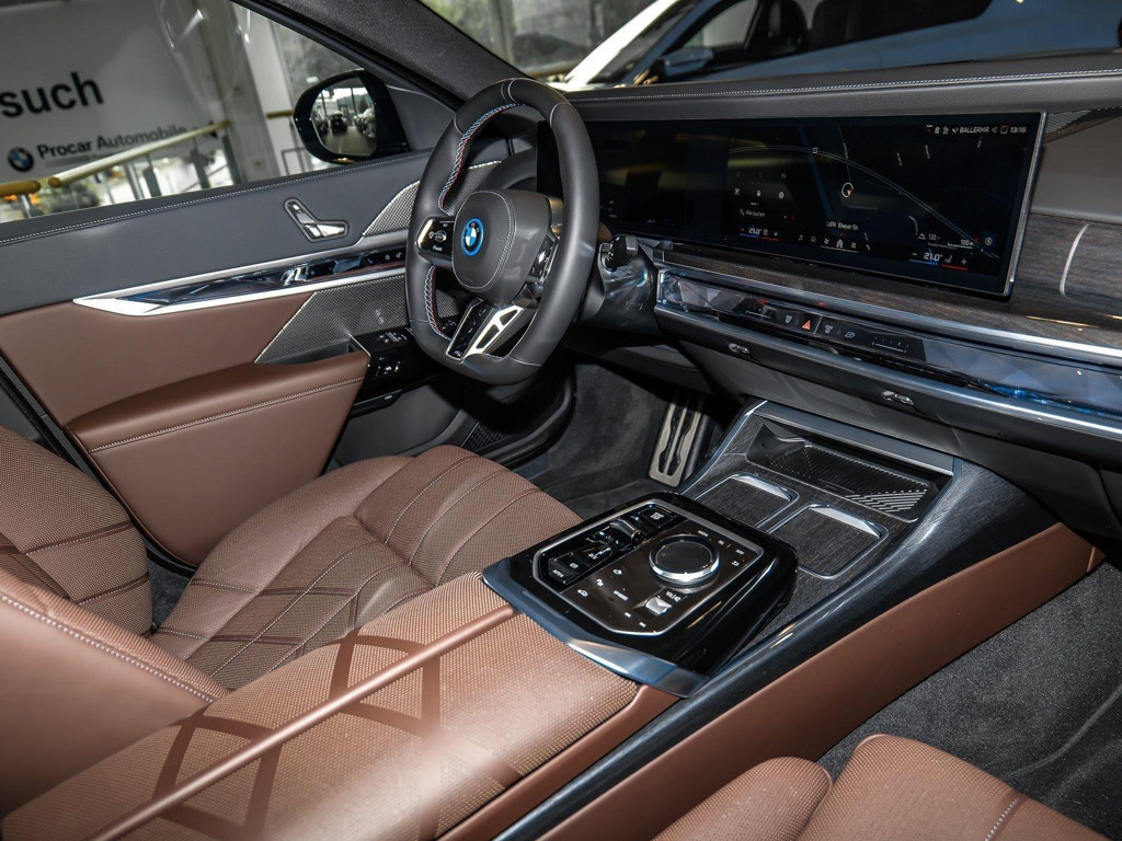 BMW M760