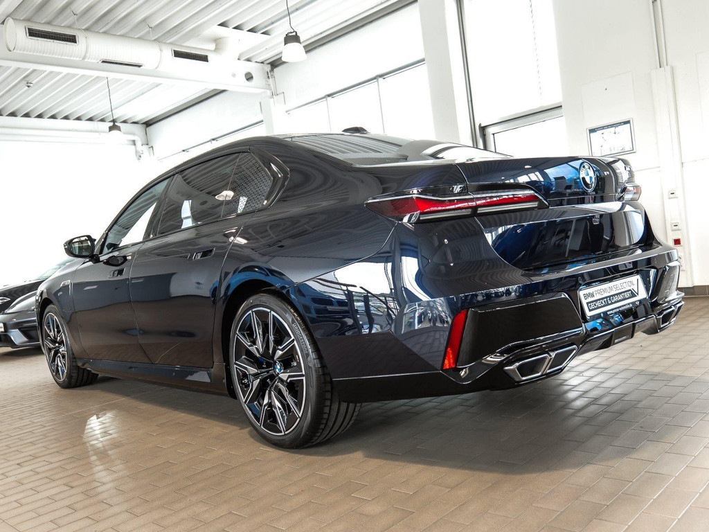 BMW M760