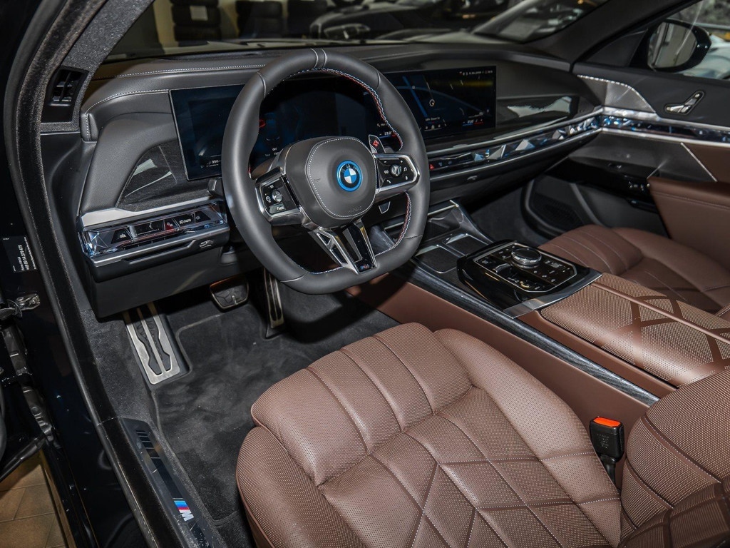 BMW M760