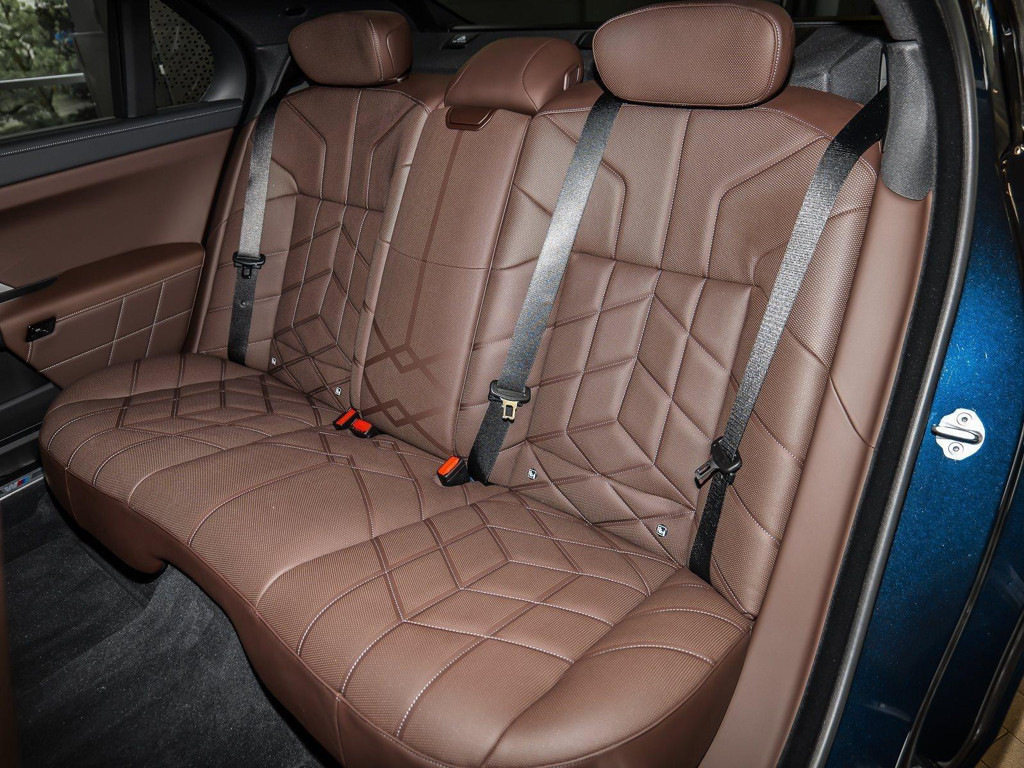 BMW M760