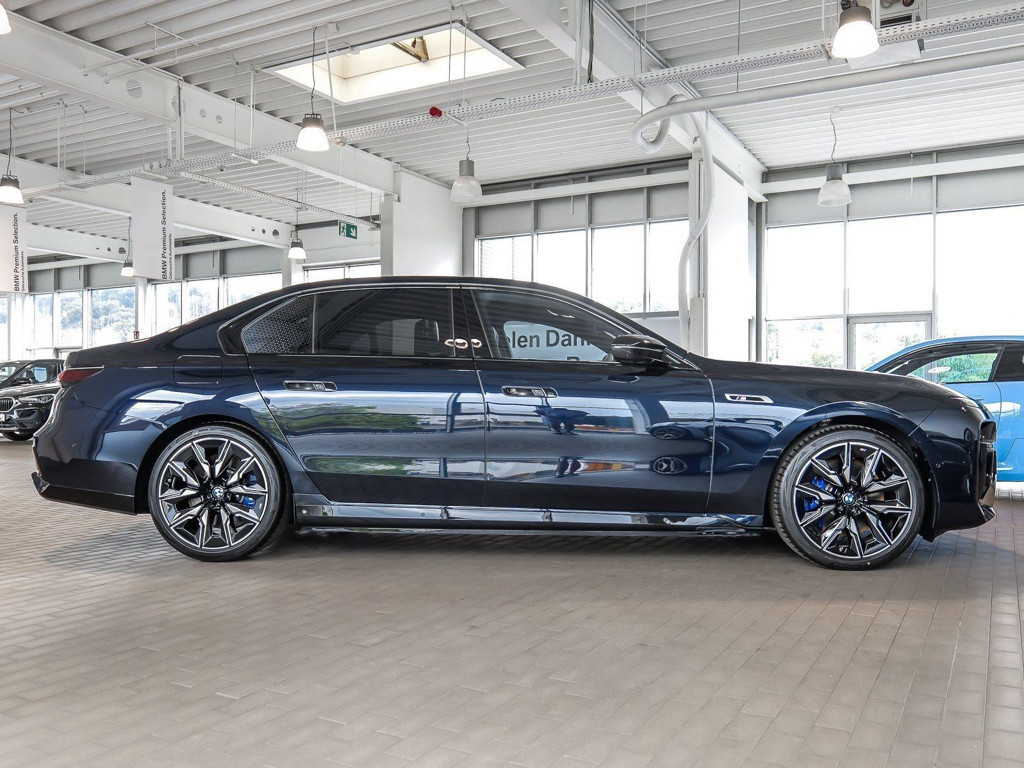 BMW M760