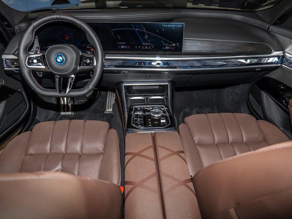 BMW M760