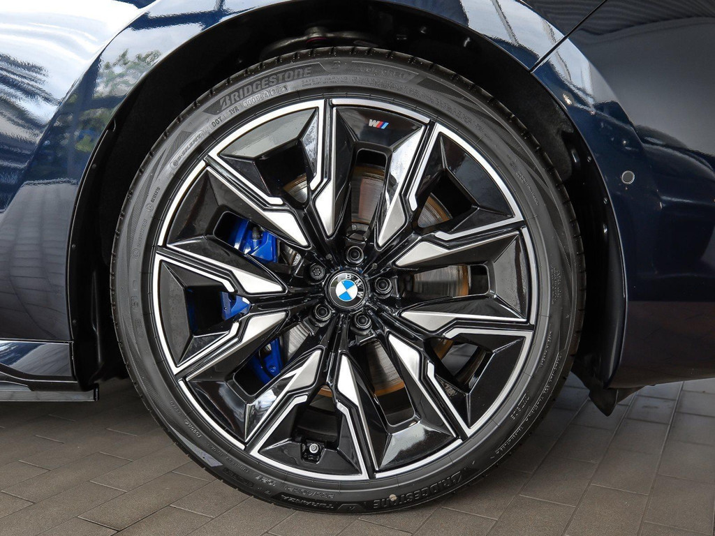 BMW M760