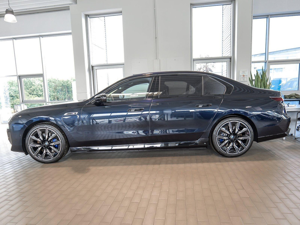 BMW M760