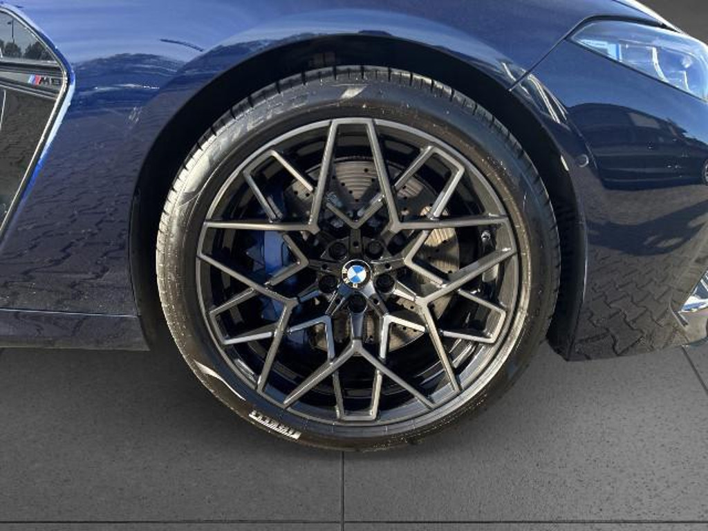 BMW M8