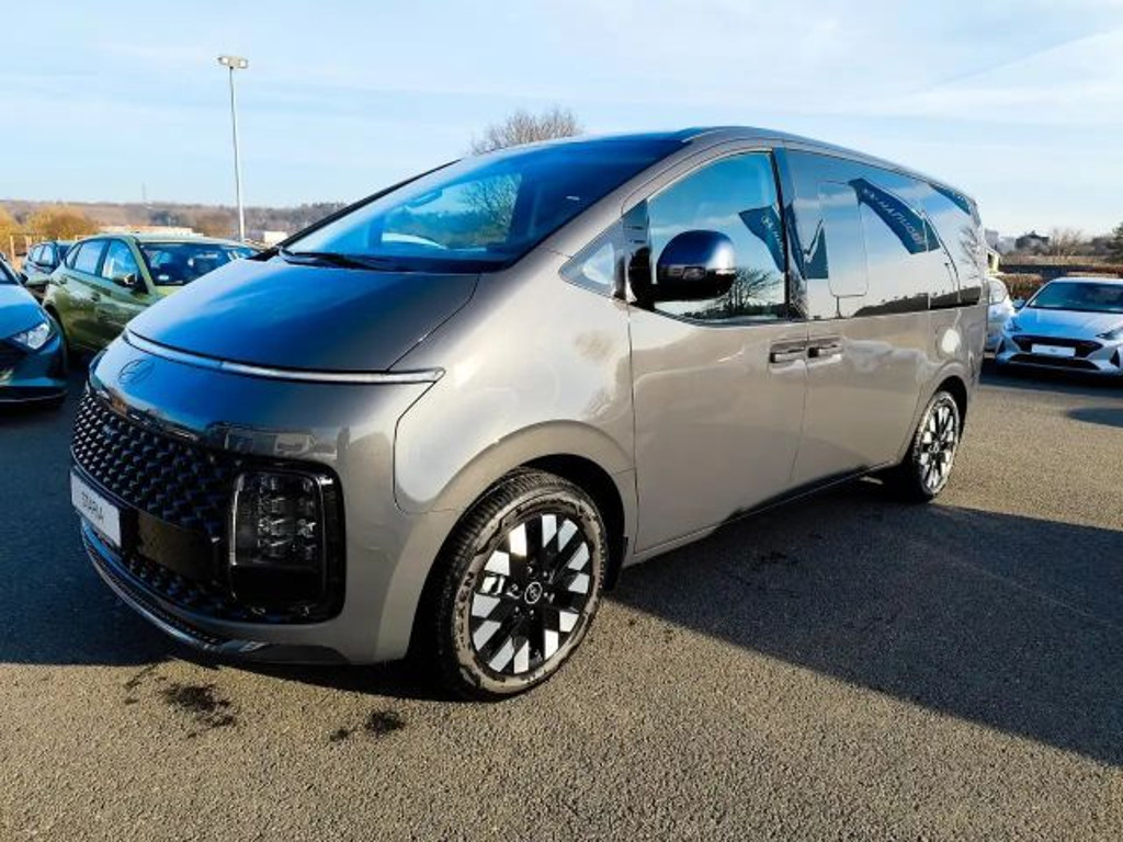 Hyundai Staria Signature