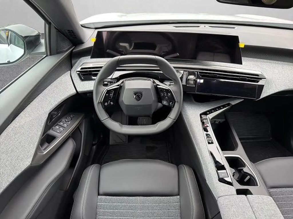 Peugeot E-3008