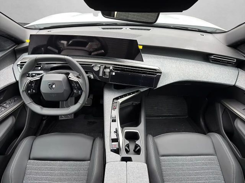 Peugeot E-3008