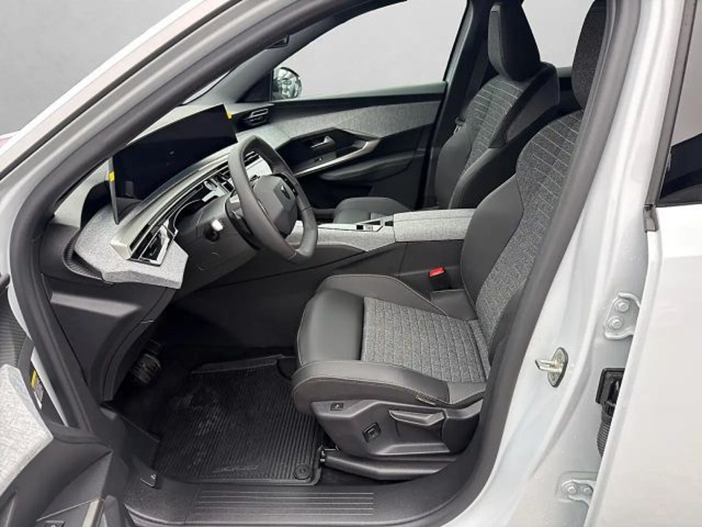 Peugeot E-3008