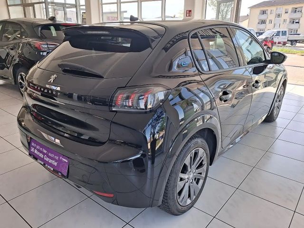 Peugeot e-208