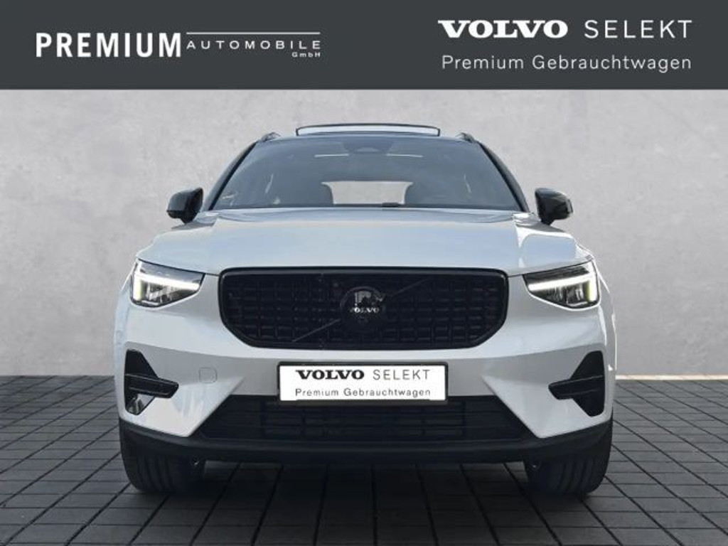 Volvo XC40 B3 Black Edition Pano/360°/20''/DAB+