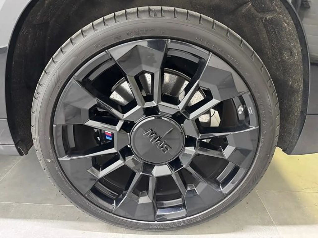 BMW XM
