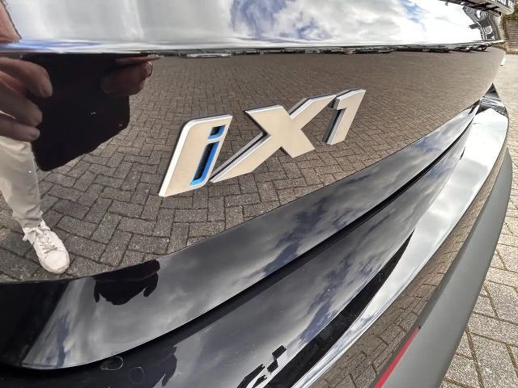BMW iX1