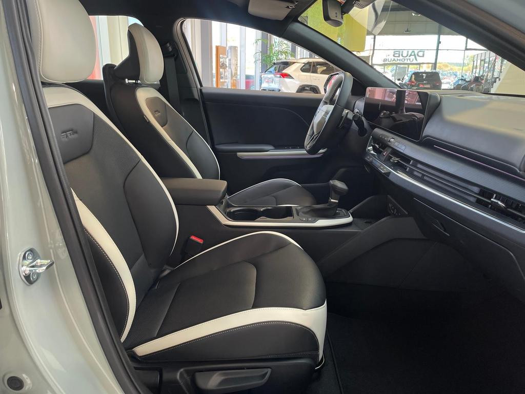 Kia K4