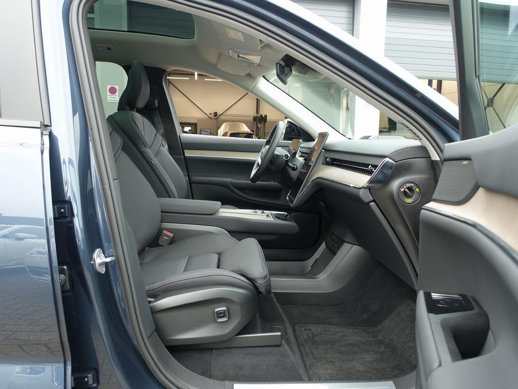 Volvo EX90