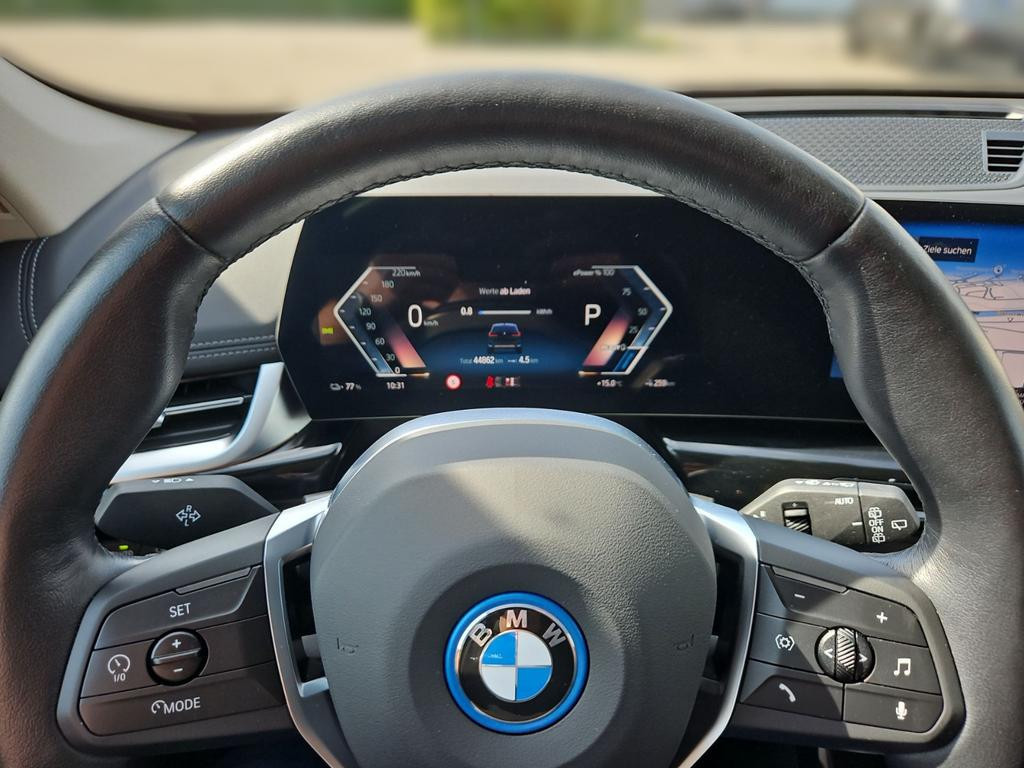 BMW iX1