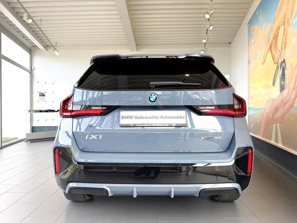 BMW iX1