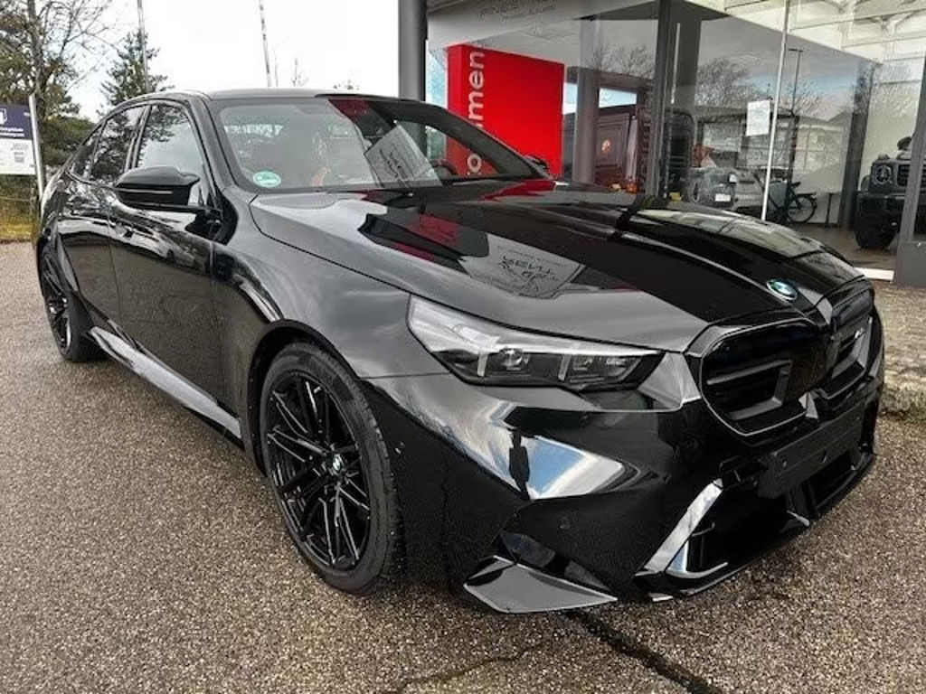 BMW M5 Sedan