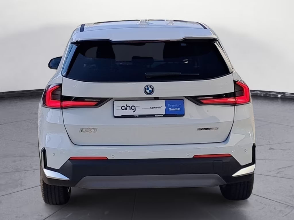 BMW iX1