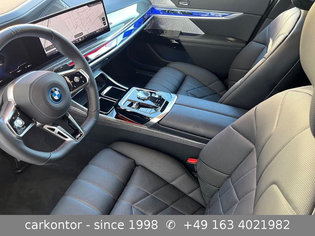 BMW i7
