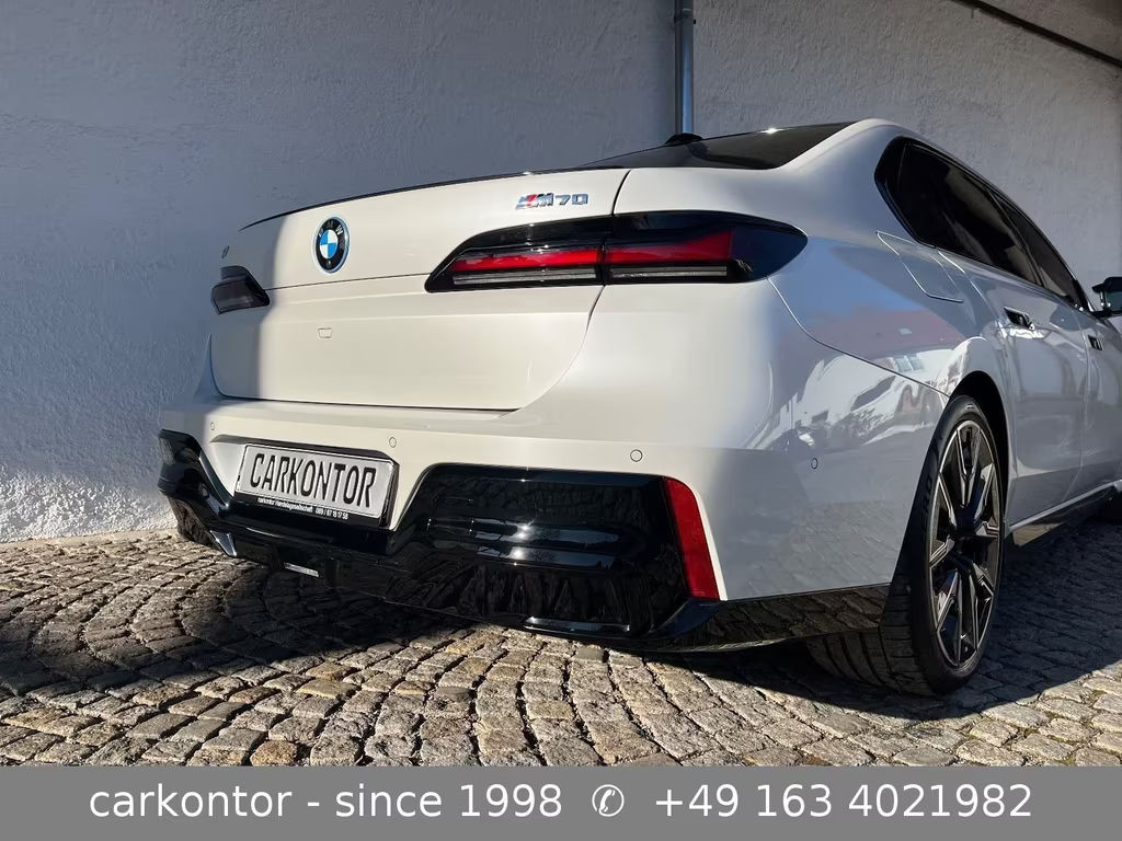 BMW i7