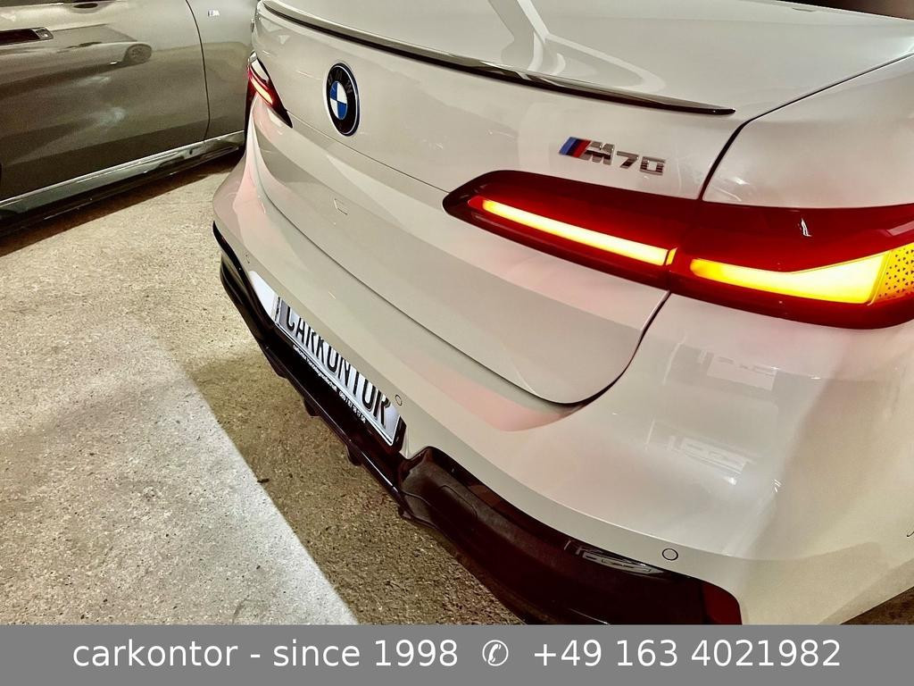 BMW i7