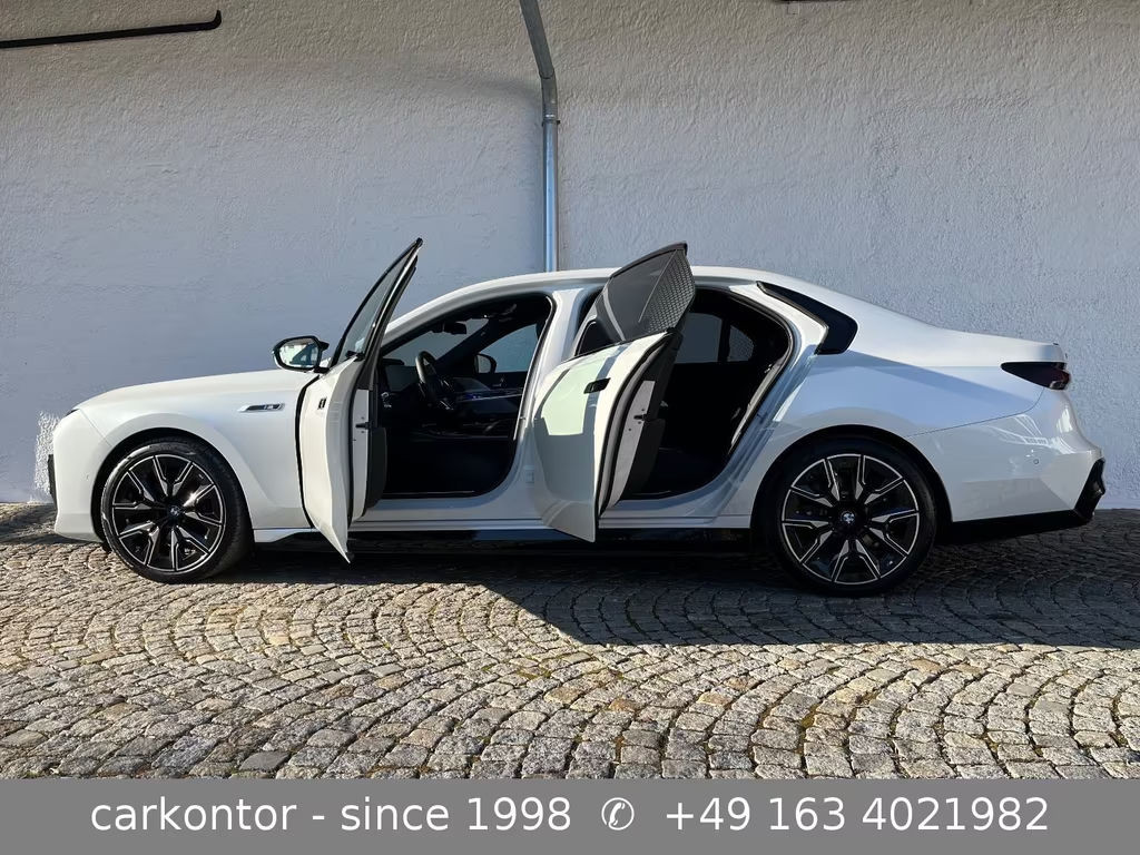 BMW i7