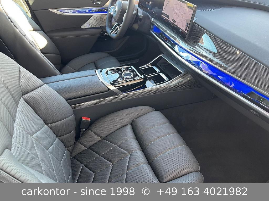 BMW i7
