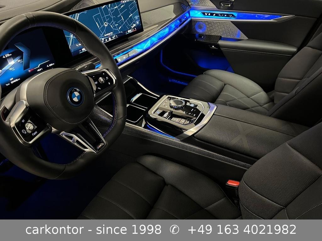 BMW i7