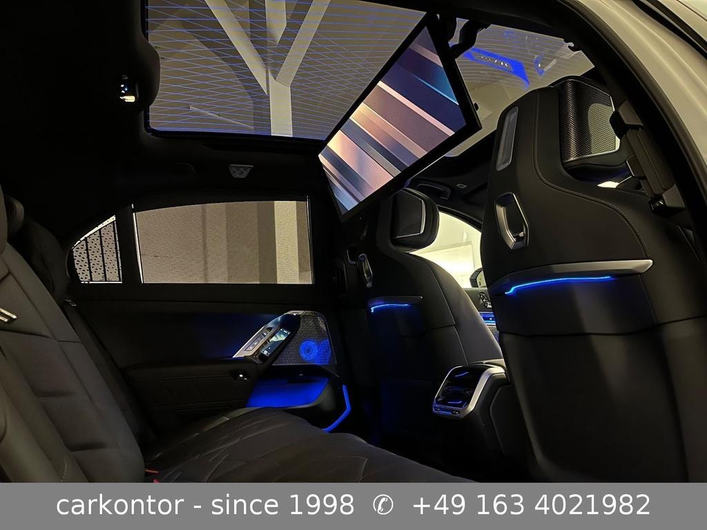BMW i7