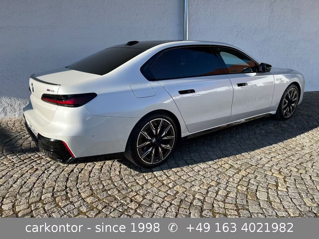 BMW i7