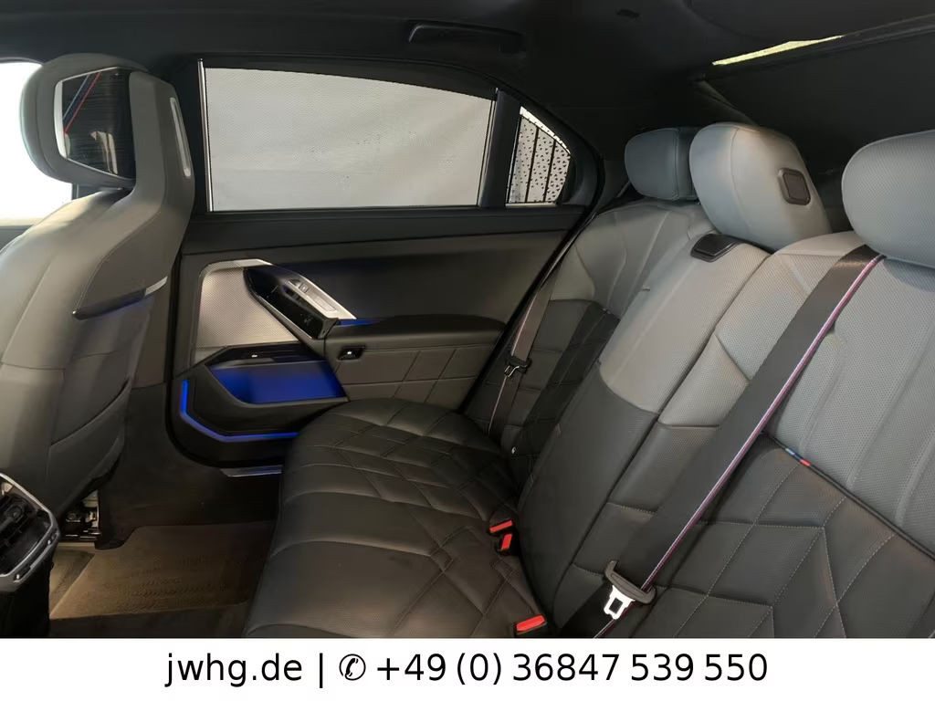 BMW i7