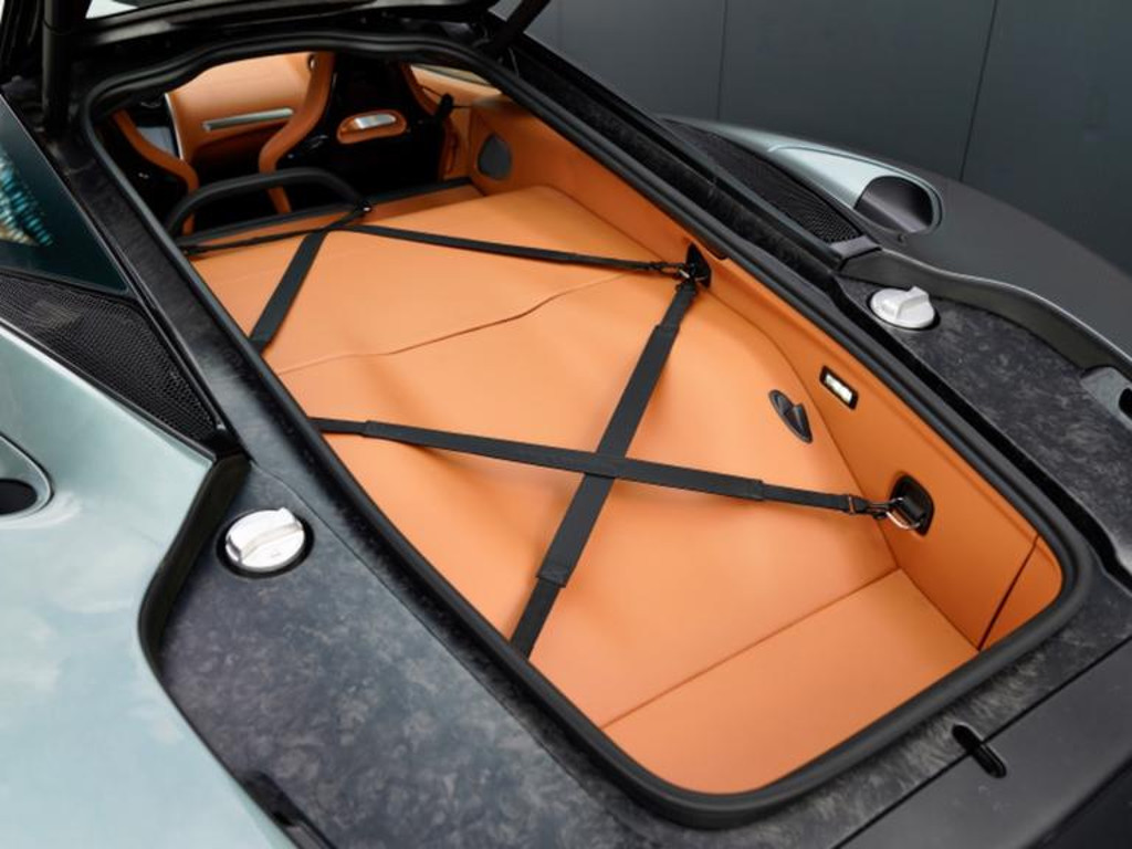 McLaren GT