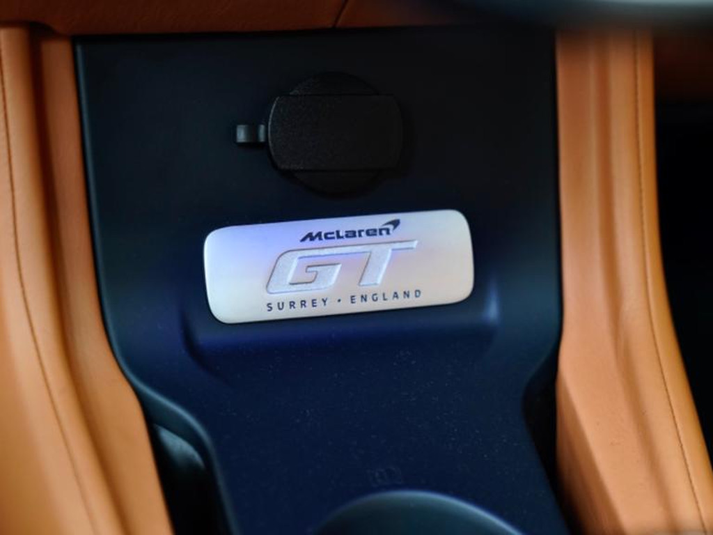McLaren GT