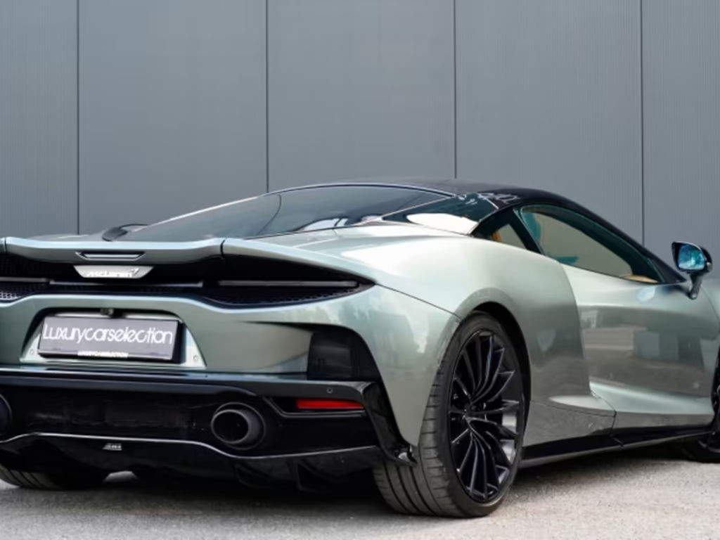 McLaren GT