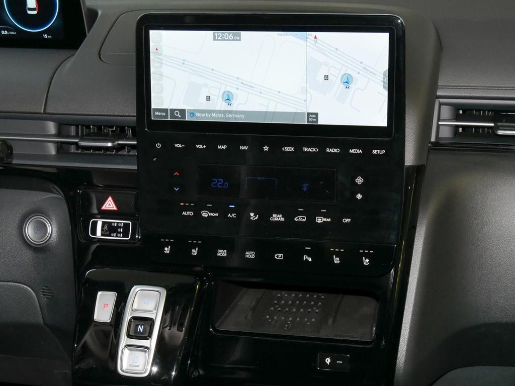 Hyundai Staria Signature