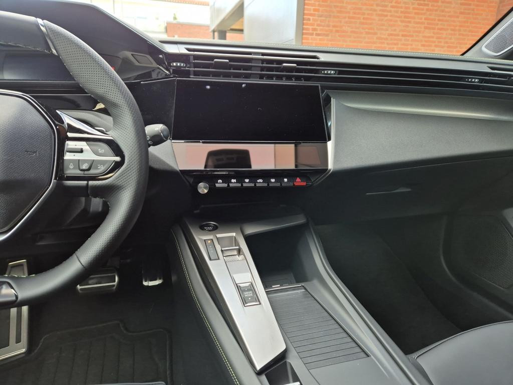 Peugeot e-308