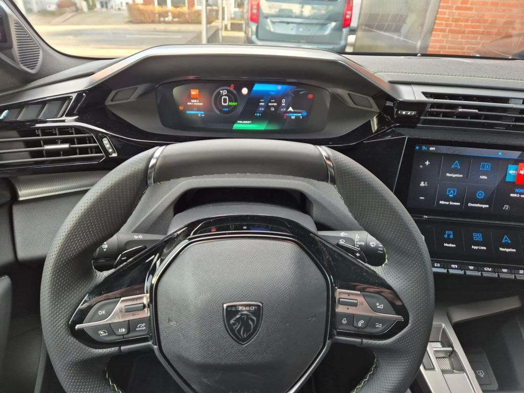 Peugeot e-308