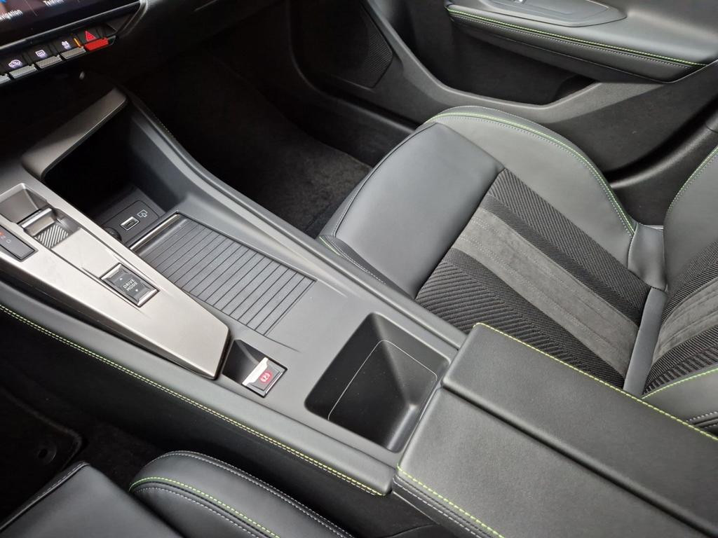 Peugeot e-308