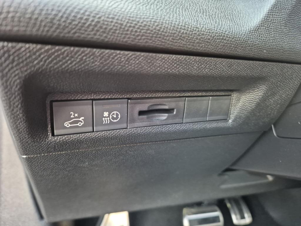 Peugeot e-308