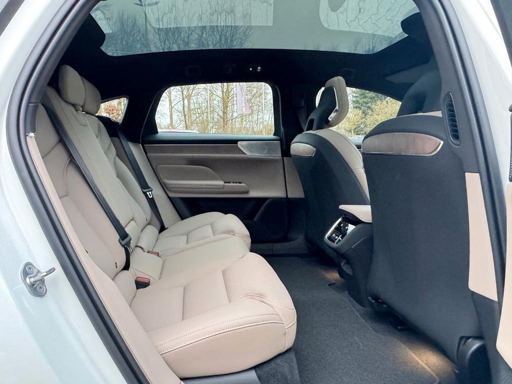 Volvo ES90