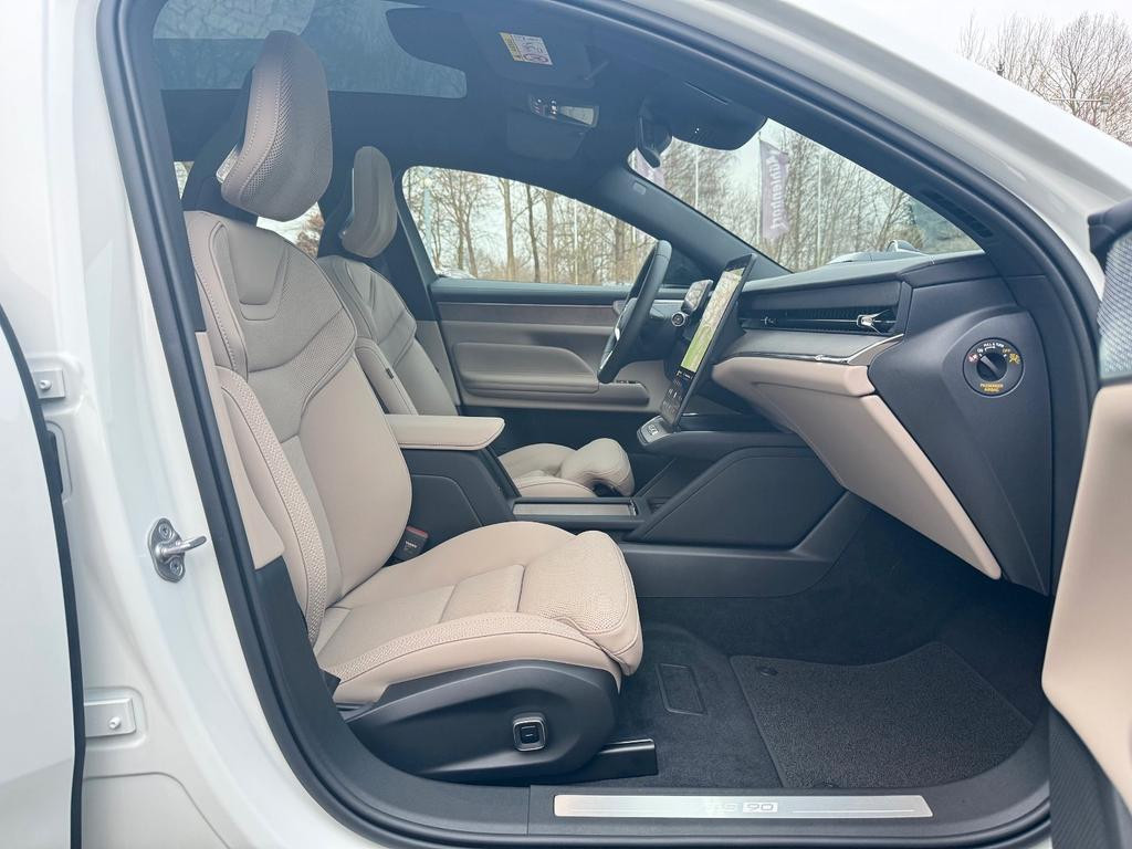 Volvo ES90
