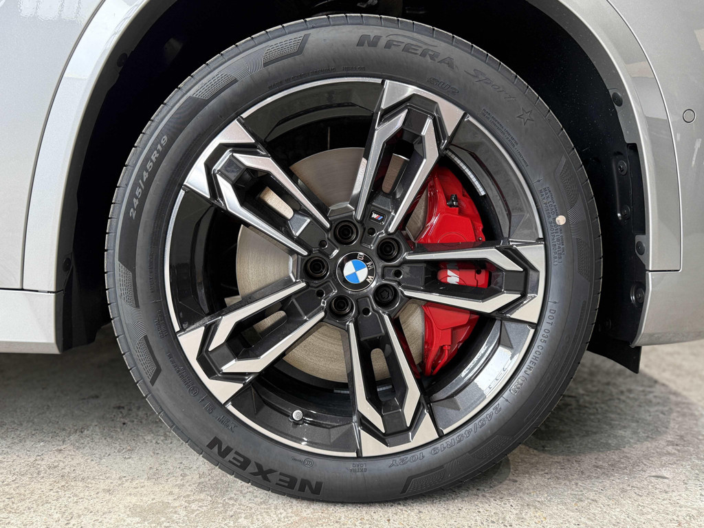 BMW iX1