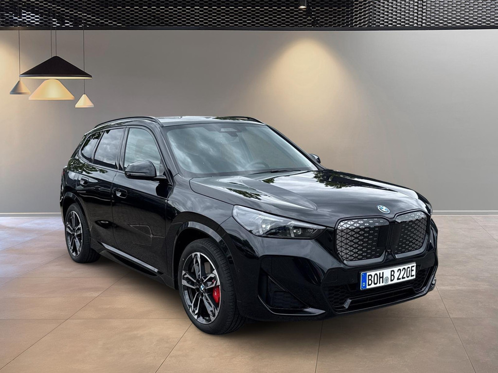 BMW iX1
