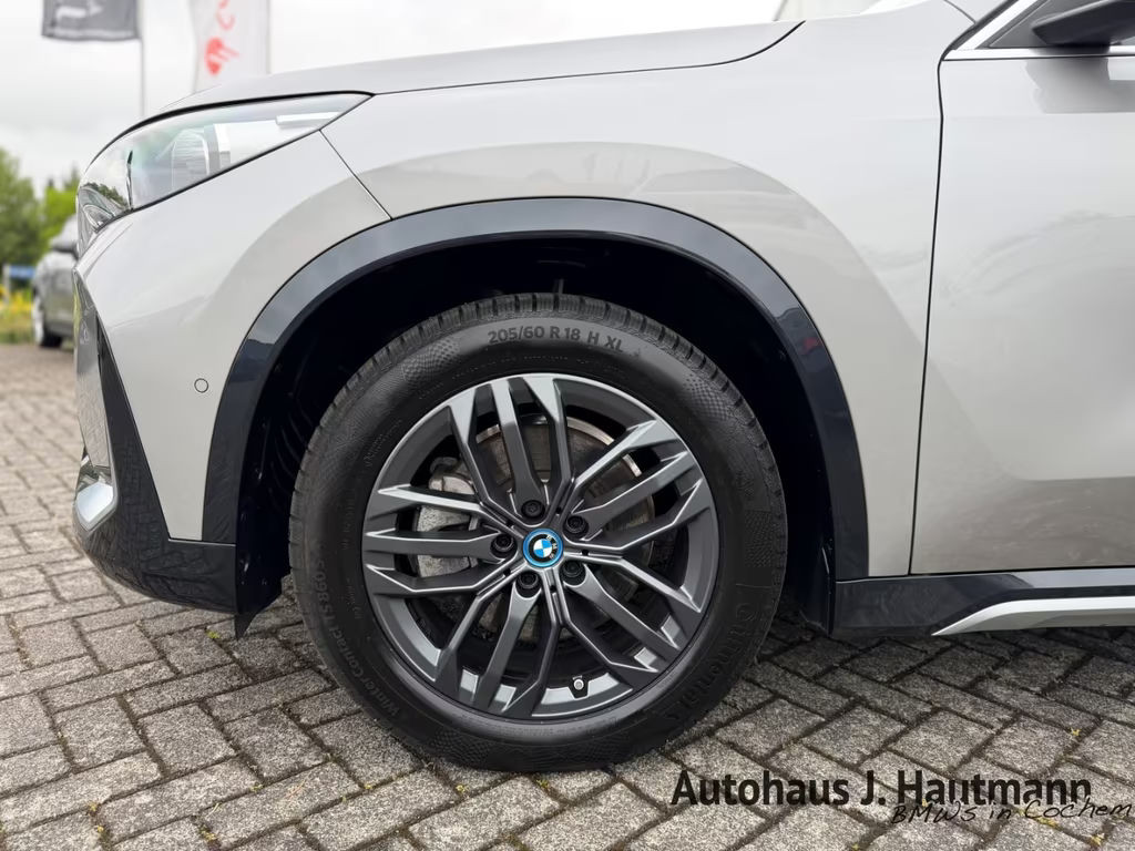 BMW iX1