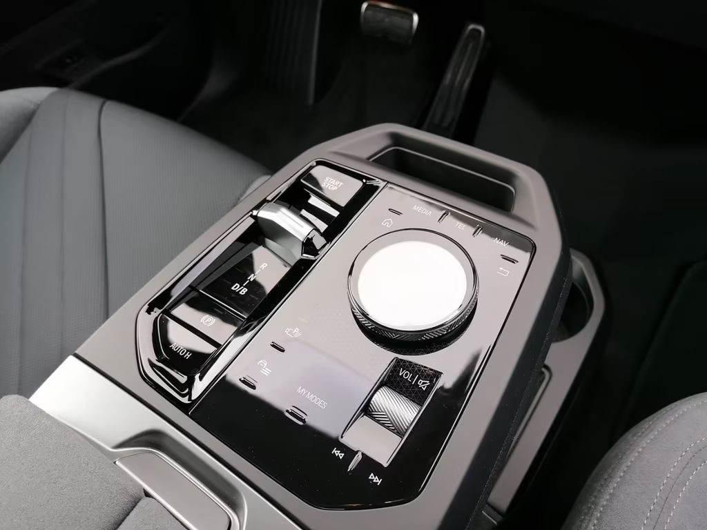 BMW iX