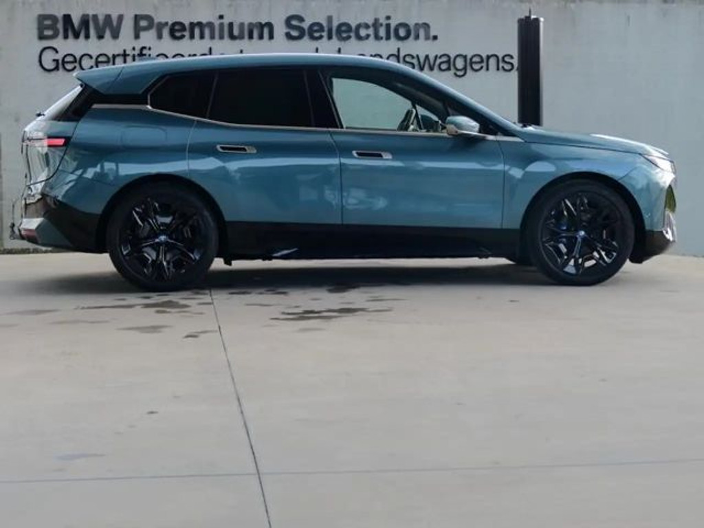BMW iX