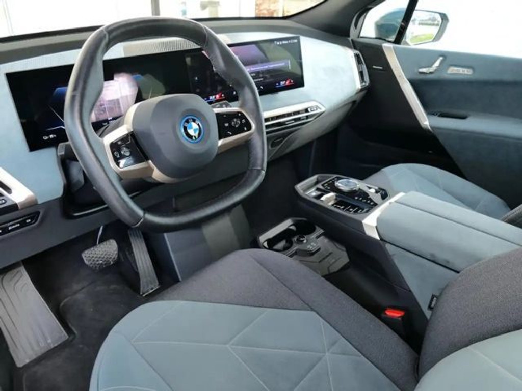 BMW iX