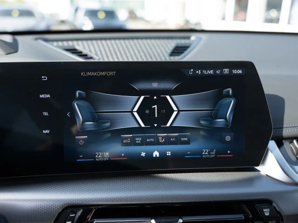 BMW iX1