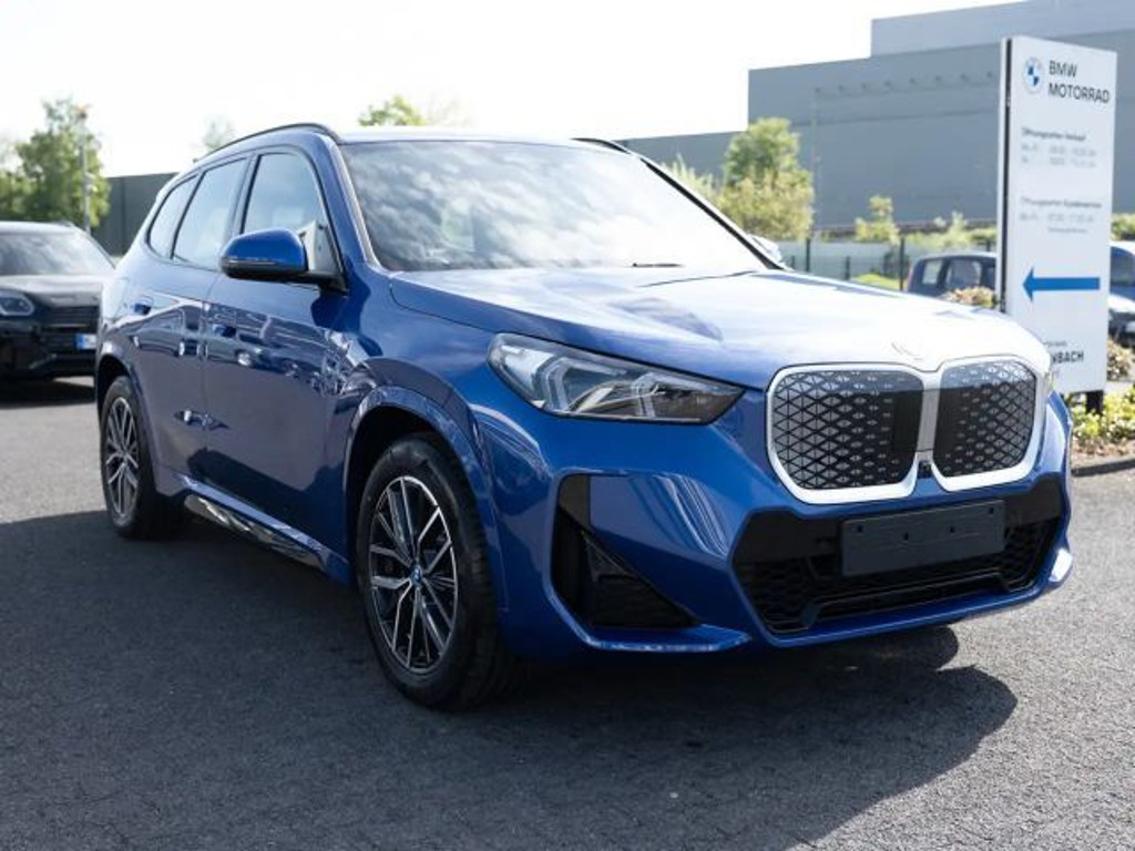 BMW iX1